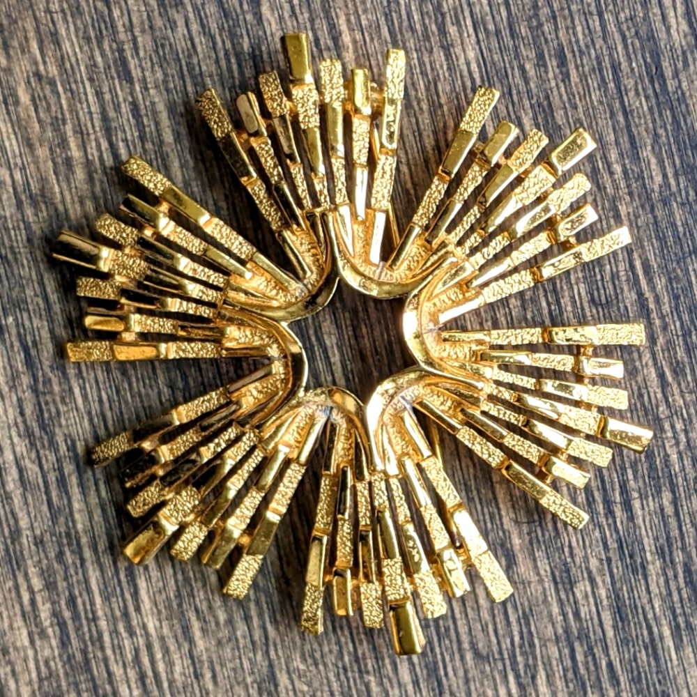 Vintage Brutalist Crown Trifari Starburst Brooch Radiating Sunburst Celestial